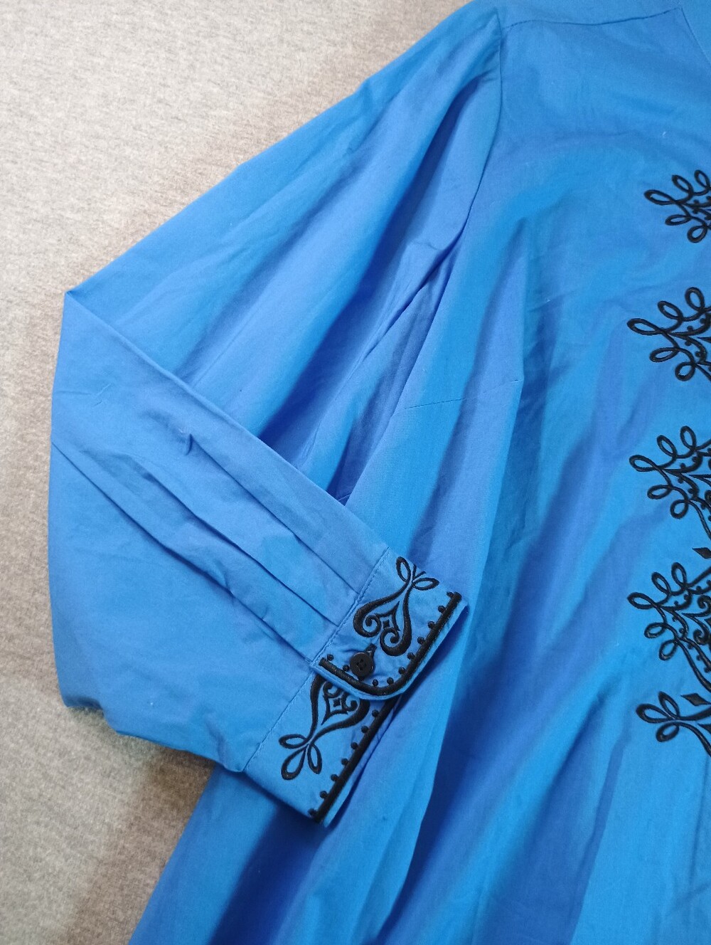 Bob Mackie Women's Size 3X Embroidered Blue Long-Sleeve Tunic Top - Picture 2 of 10
